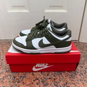 Nike dunk low in olive/white